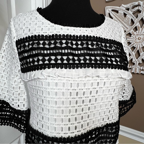 ⭐️ Banana Republic Eyelet Blouse Top Size SMALL - Picture 4 of 14